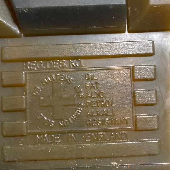 Dr. Martens work boots brown air wair 6 tie rivet oil resistant 12 lace up boots - Picture 7 of 11